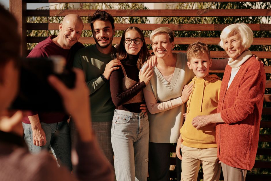 Família de gerações juntas, ilustrando herança genética do autismo