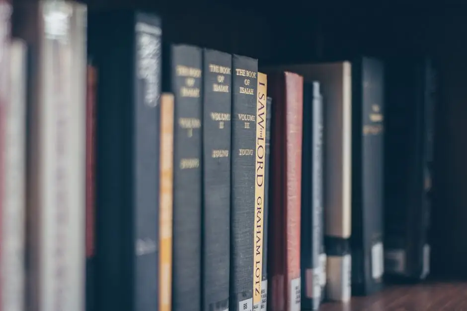 Livros médicos em uma estante, representando a classificação CID do TOC